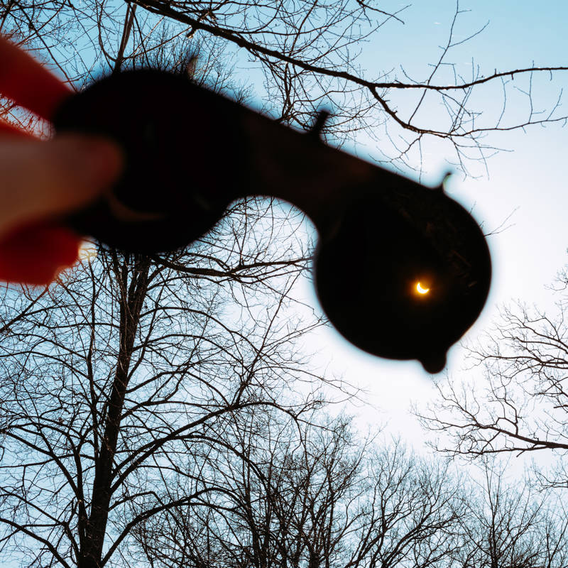 Cómo proteger tus ojos durante el eclipse solar anular