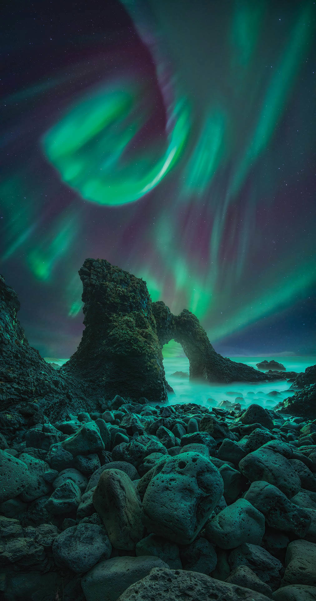 gatklettur-northen-lights--stefano-pellegrini_0ba87728_231212084911_1012x1920.jpg