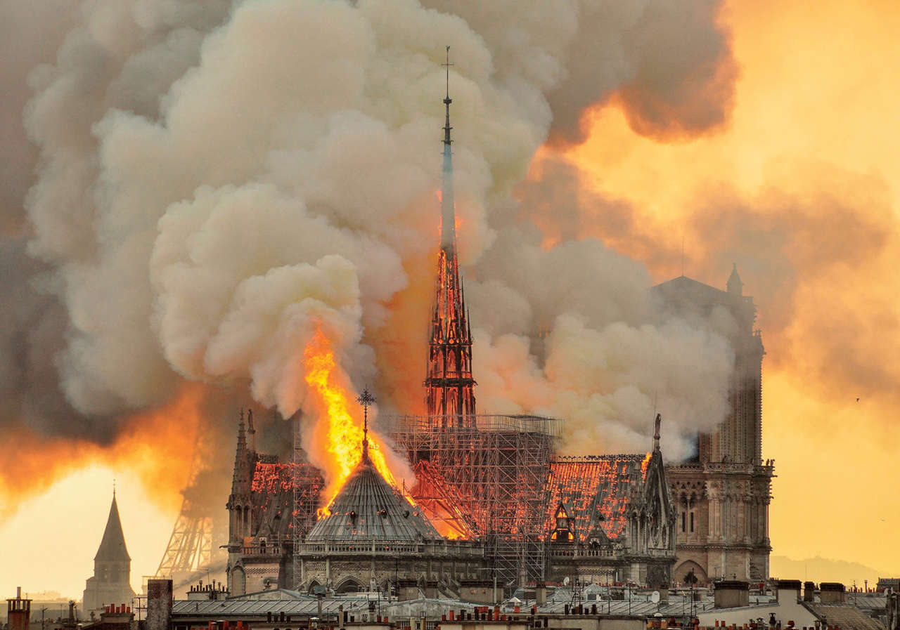 Notre Dame en llamas.