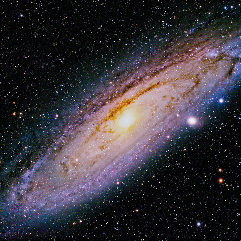 Descubierta una nueva galaxia espiral brillante 
