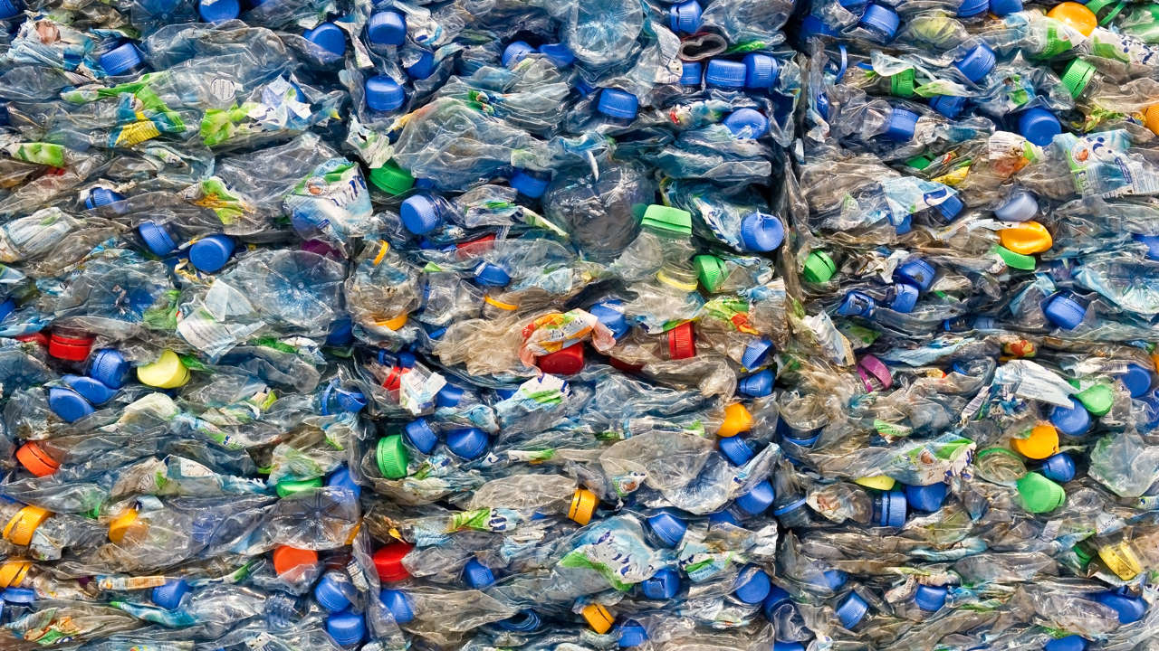 ¿Qué es el plástico y por qué tarda tanto en degradarse?