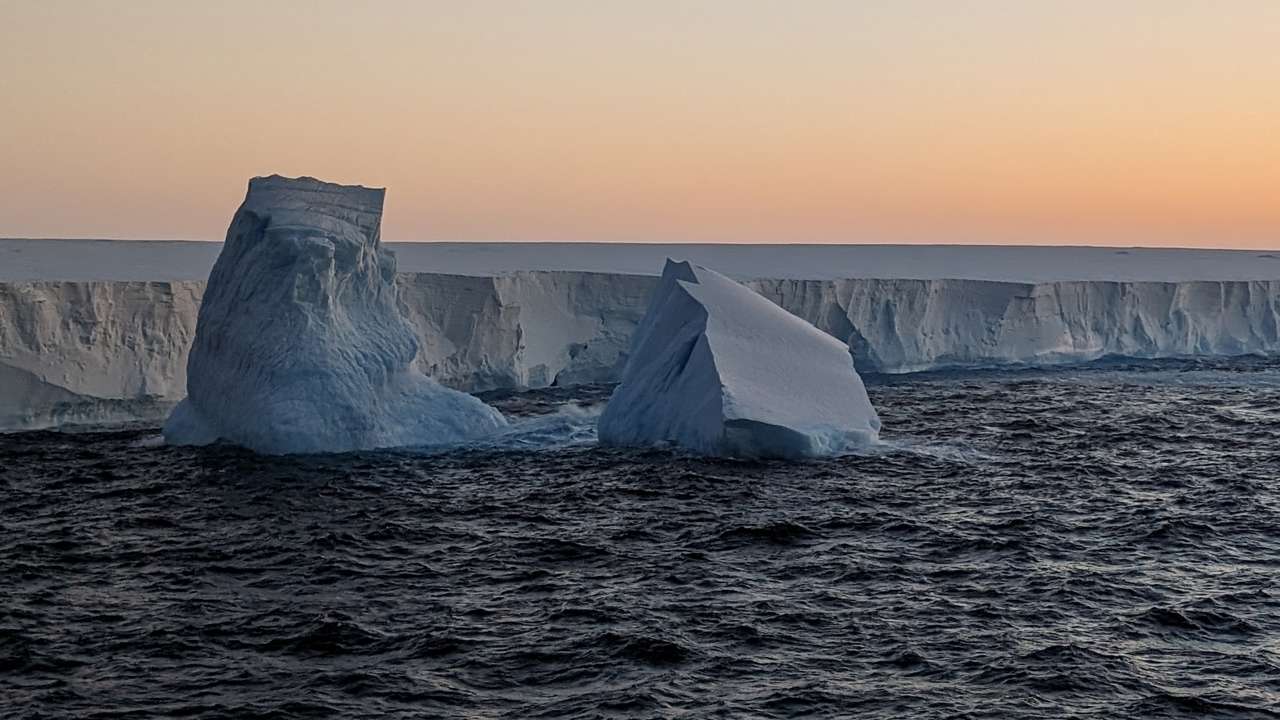 El iceberg más grande del mundo se encuentra atrapado en un raro fenómeno oceánico