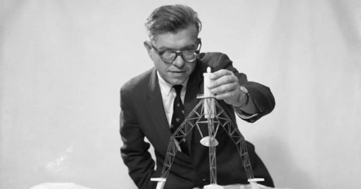 Fred Hoyle, el astrónomo que desafió la teoría del Big Bang