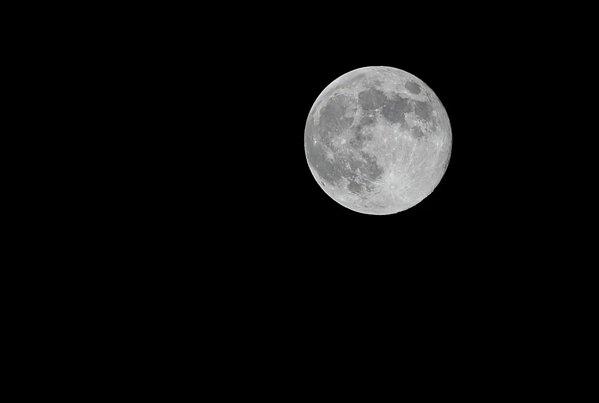 Así se ha visto la Luna de Castor, la última superluna de 2024