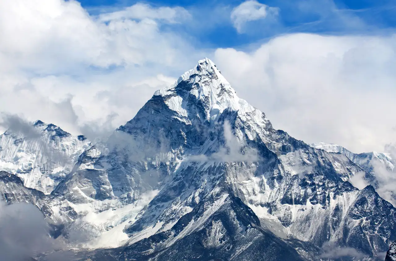 Monte Everest (8.848 metros)