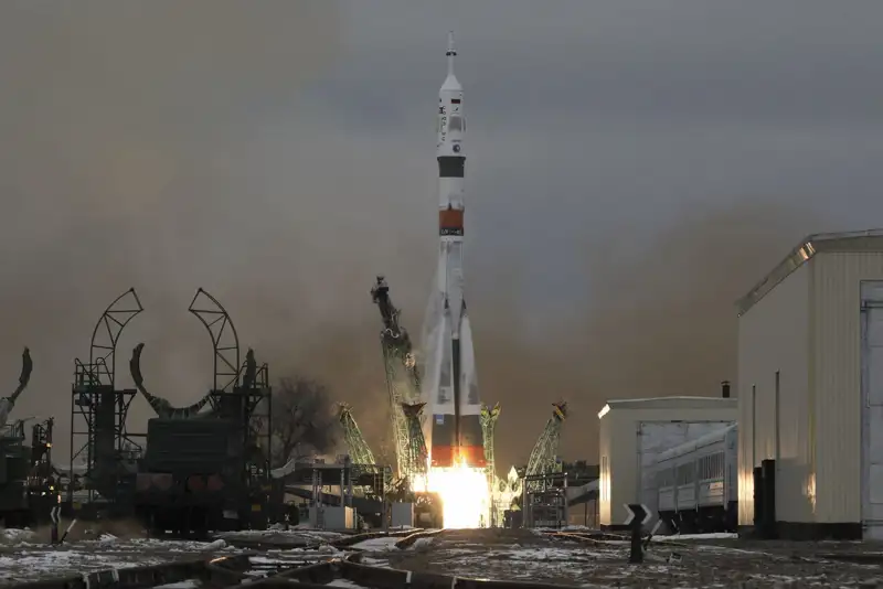 El cohete Soyuz-2.1a con la nave espacial Soyuz MS-20.