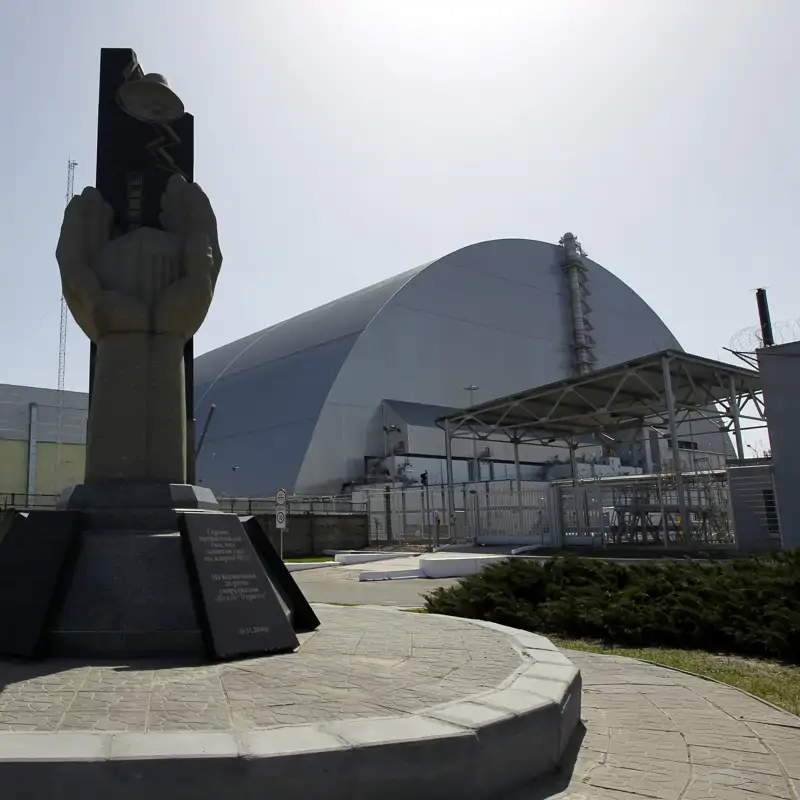 Chernóbil bajo ataque: lo que significa el ataque a la cúpula de confinamiento del reactor 4
