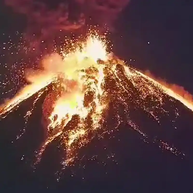 Erupción del Volcán de Fuego: 8 horas de ceniza y miles de evacuados