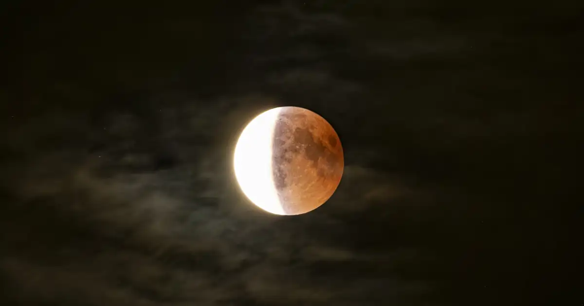 Fases del eclipse lunar total en España y cómo verlo en directo