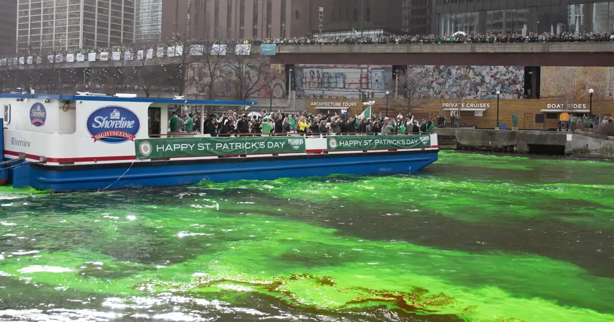 ¿Por qué Chicago tiñe un río de verde el Día de San Patricio (y es seguro)?