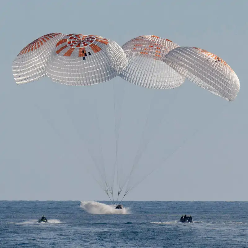 Bienvenidos a casa: los astronautas varados en el espacio vuelven con éxito a la Tierra