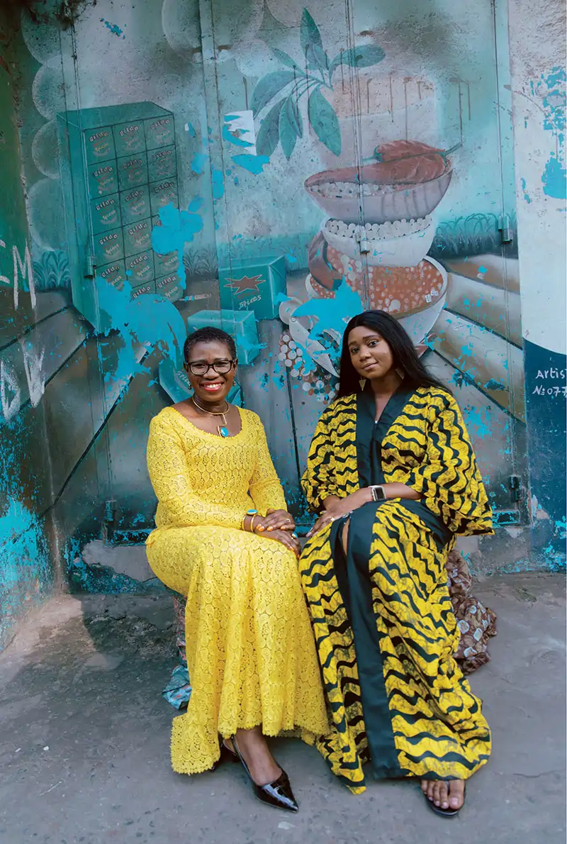 Yvonne Aki-Sawyerr  y Eugenia Kargbo