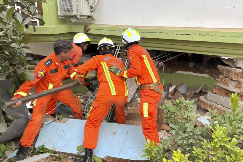 Operarios trabajando en Birmania