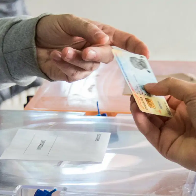 Ahora puedes tener el DNI en el móvil: ¿qué es MiDNI y cómo registrarse?