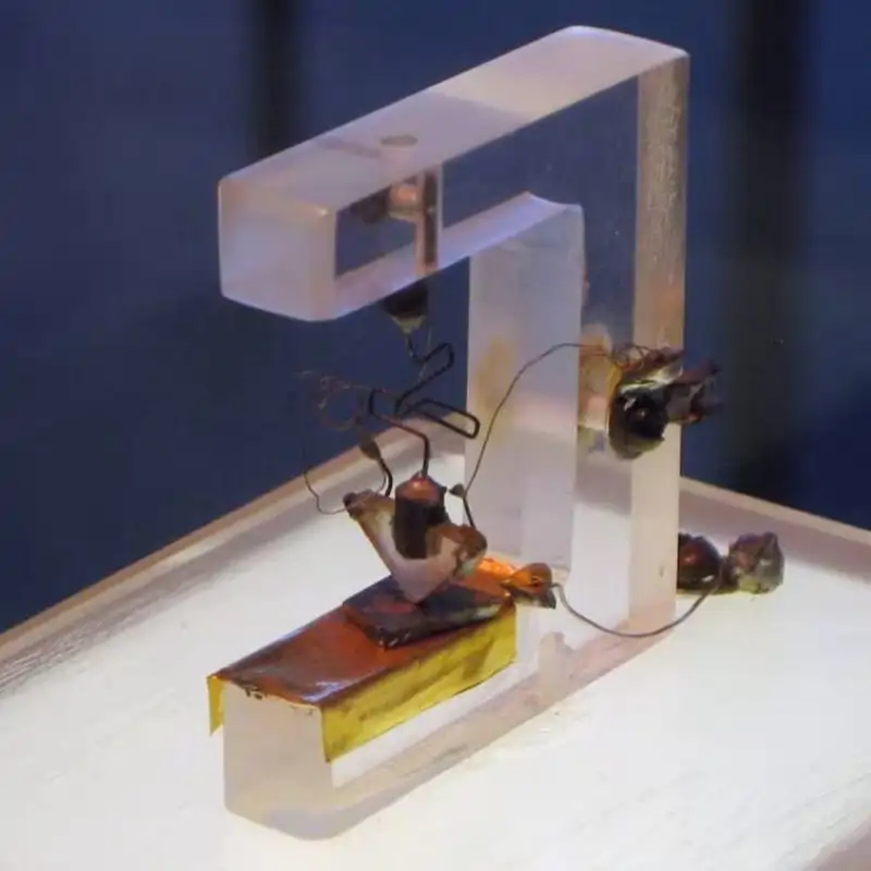 el primer transistor fabricado en 1947 cualquier LFP4NYMLHVFQVAYD5TIW2YO5K4