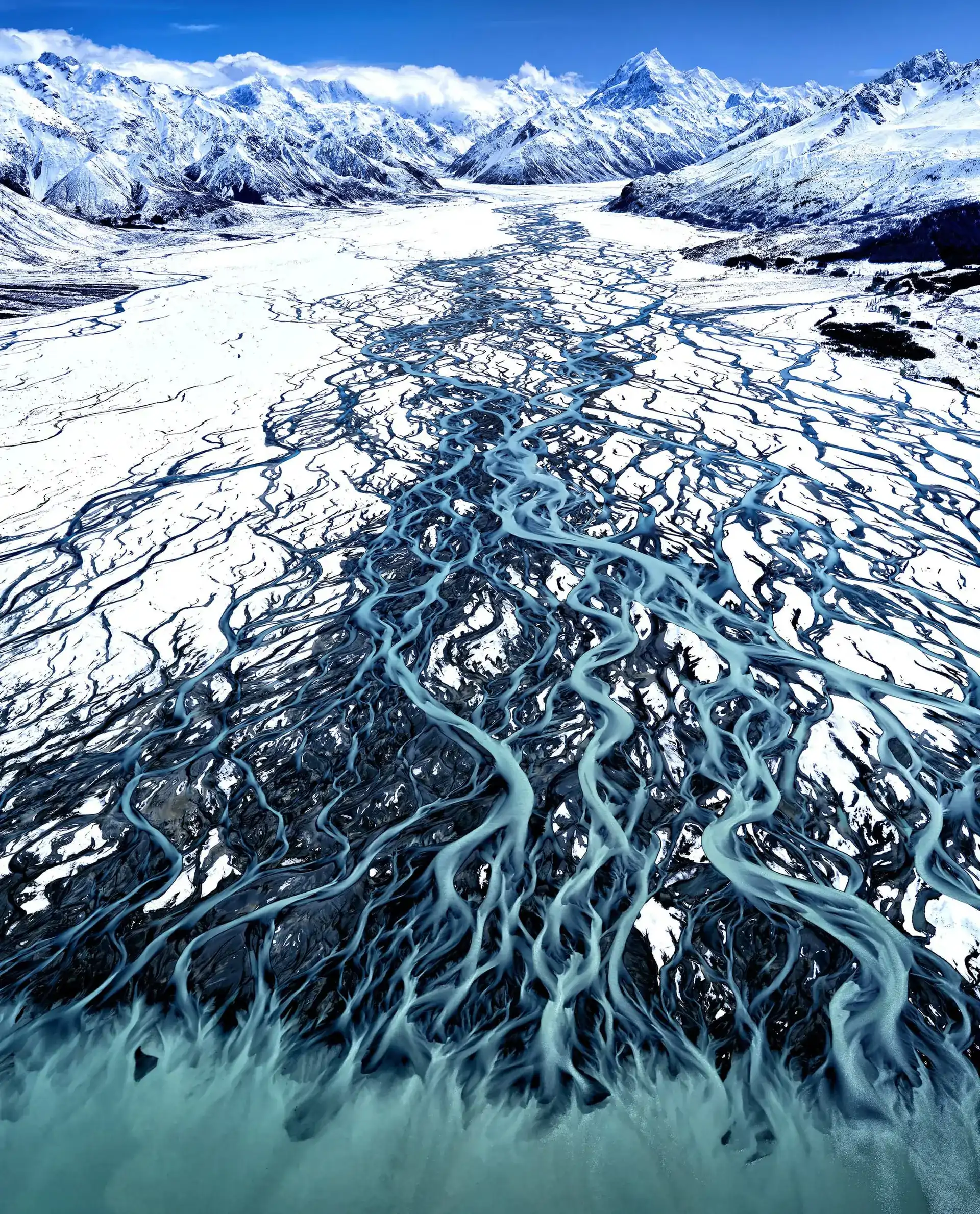 paisaje-natural_1f51185b_250506101624_1920x2379.webp