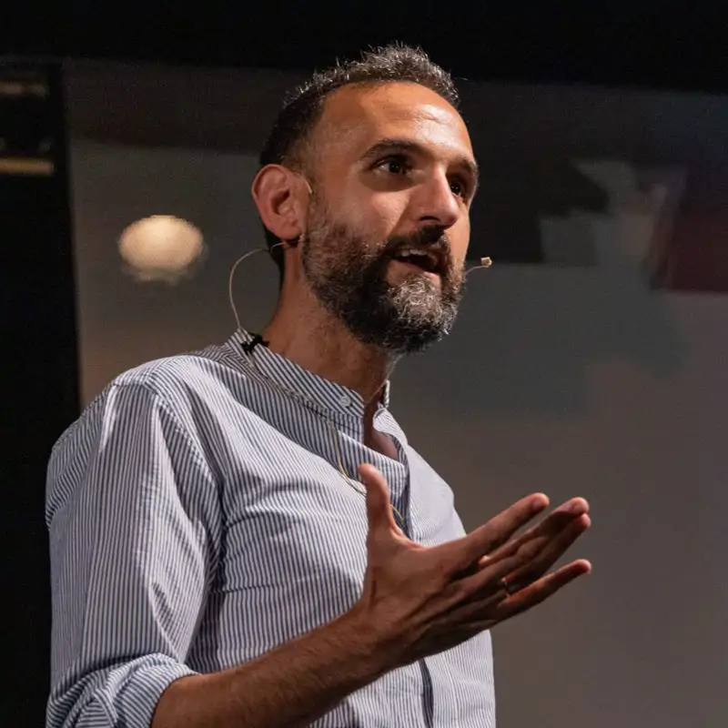 Antonio Valenzuela, fisioterapeuta, sobre como nos avisa el cuerpo a través del sistema nervioso: "Ir con las manos superapretadas, los hombros muy encogidos…"