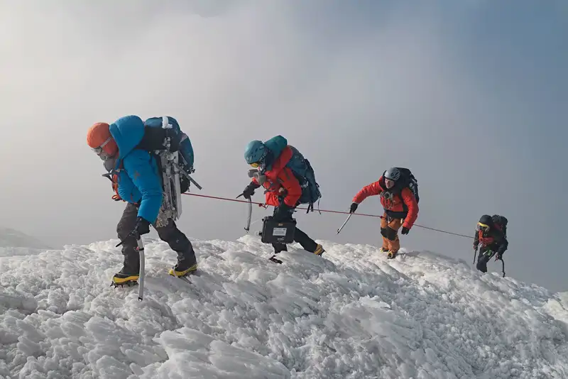Camino hacia el cráter 