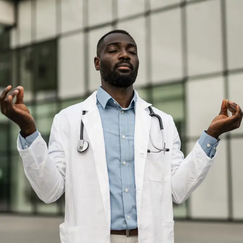 médico mindfulness meditación