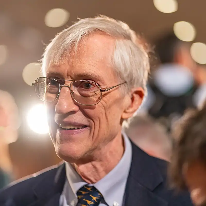 El Nobel de Física John Mather visita Almería y dicta sentencia sobre el futuro de la IA