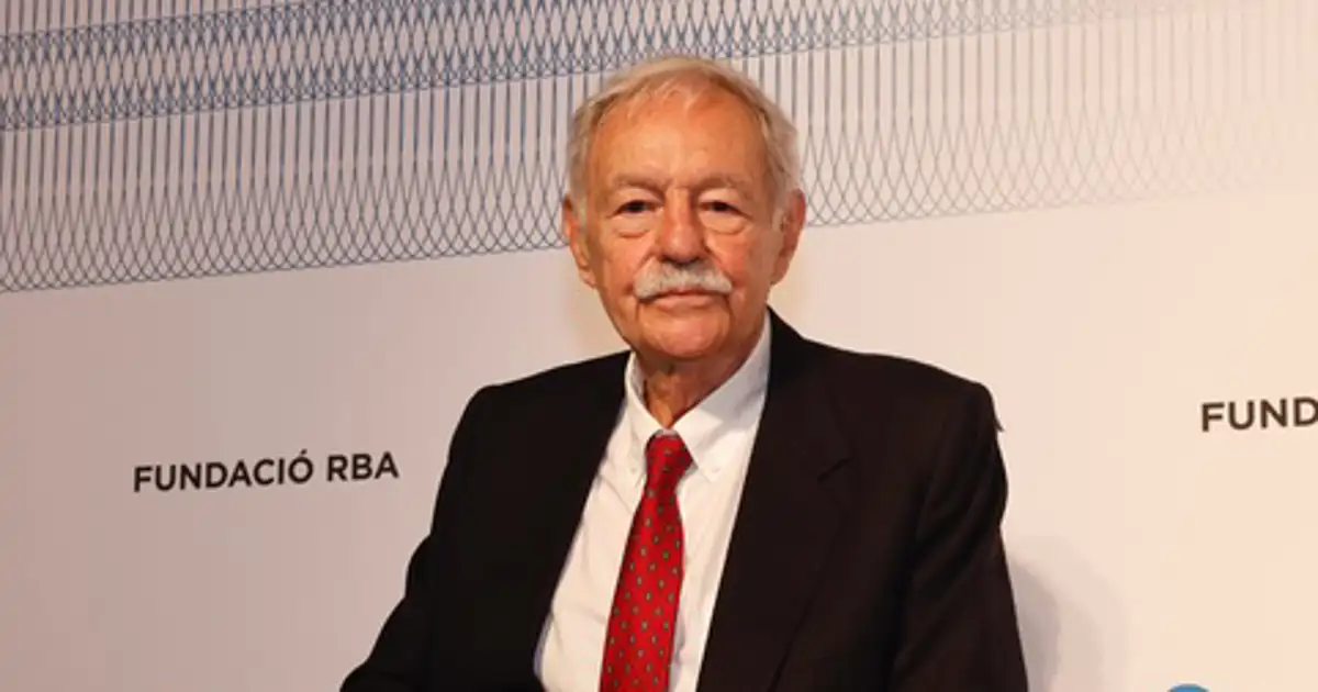 Eduardo Mendoza recibe el Premio Sport Cultura Barcelona a la Trayectoria
