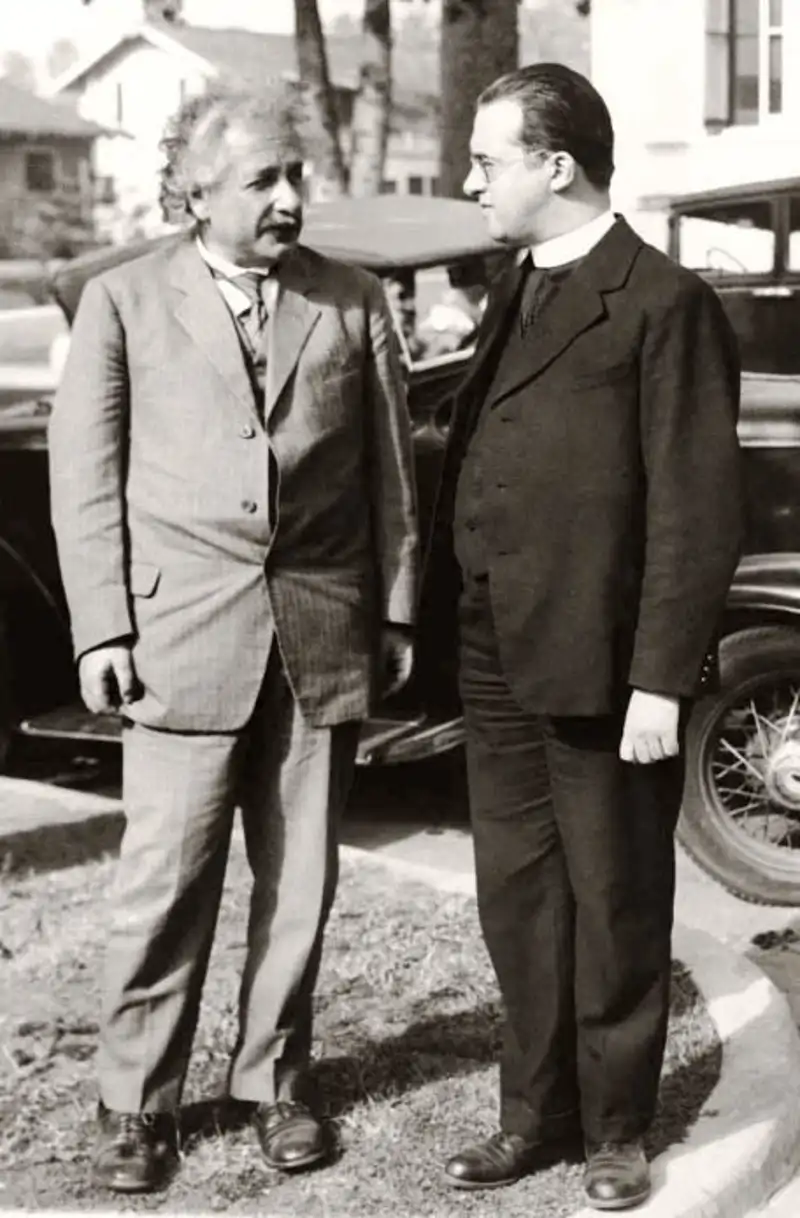 einstein y lemaître