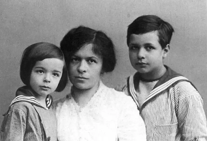 Mileva Maric avec ses enfants