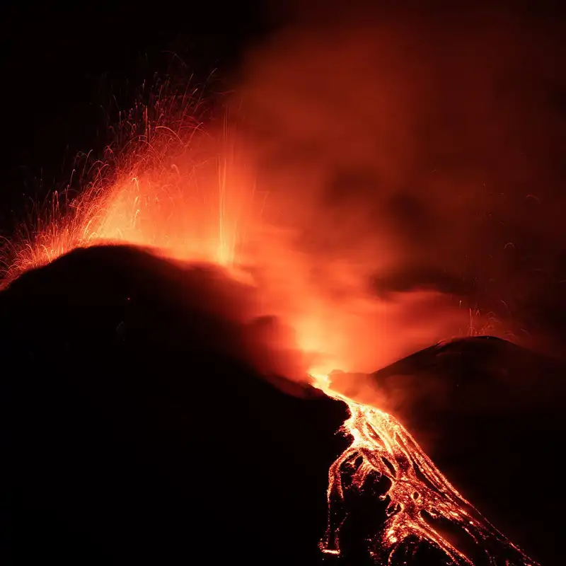 El Etna sorprende con una nueva erupción: 5 claves de uno de los volcanes más activos del mundo