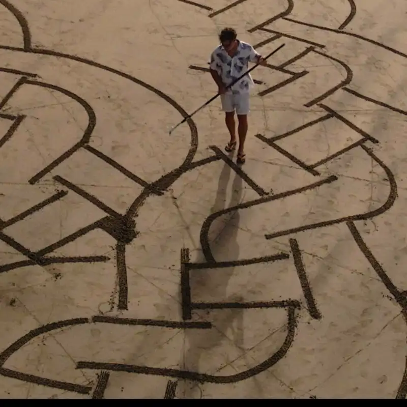 Entre mareas: arte efímero contra el olvido del mar