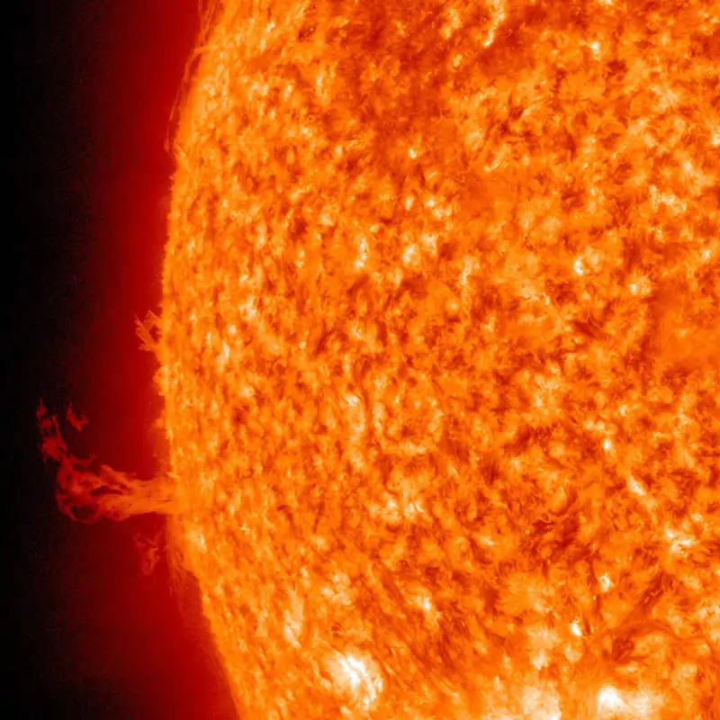 Alerta de la Agencia Espacial Española: Así podría afectarnos la tormenta solar severa que está en camino