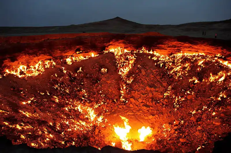 Puerta del infierno en el desierto de Karakum