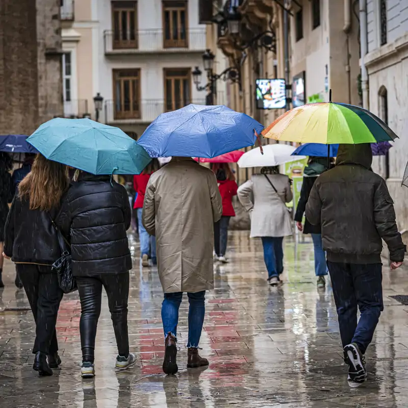 Una inesperada DANA está llegando a España: la AEMET advierte de tormentas fuertes y "avisa" a 11 comunidades