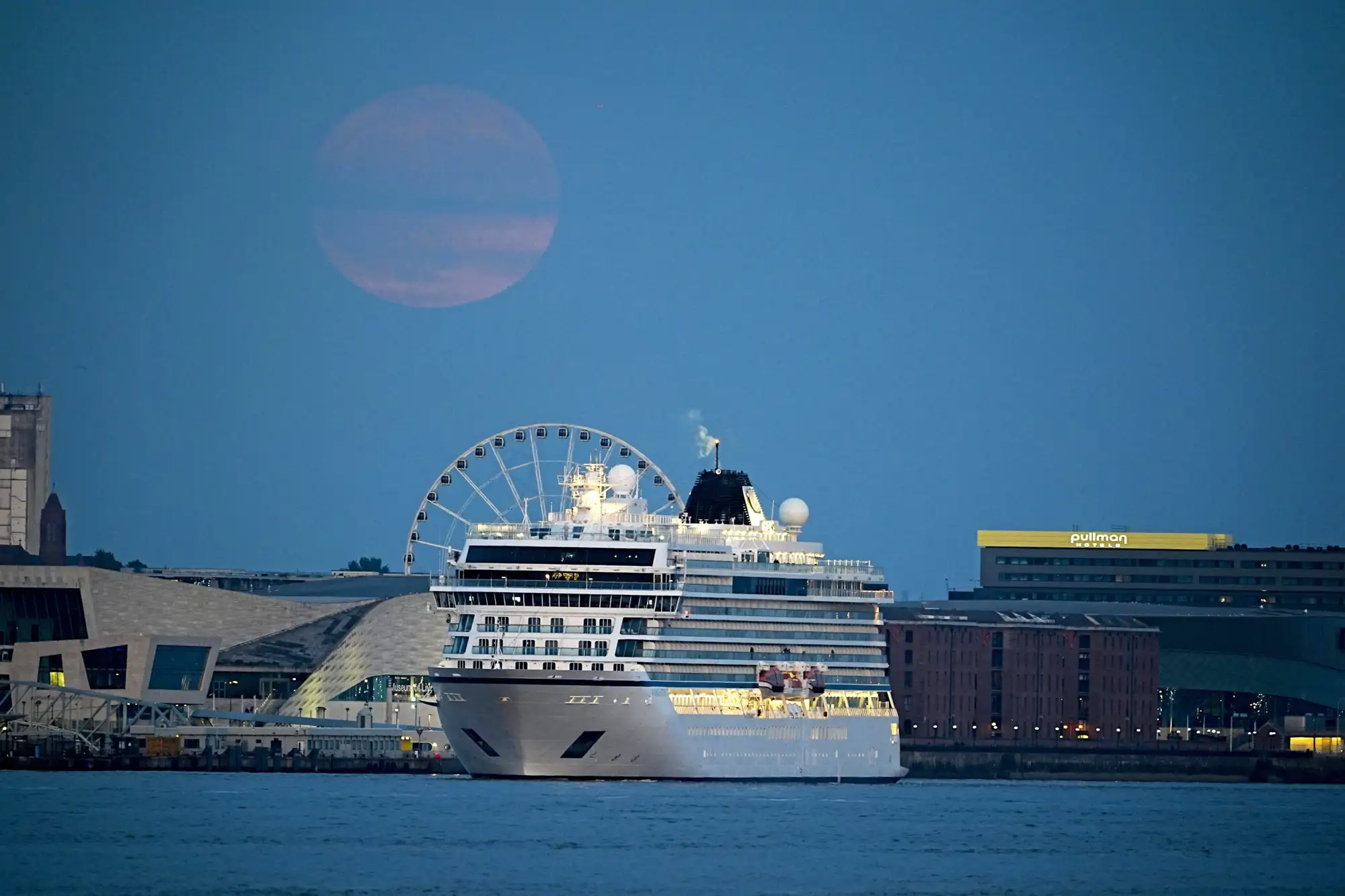 luna de fresa liverpool, junio de 2025