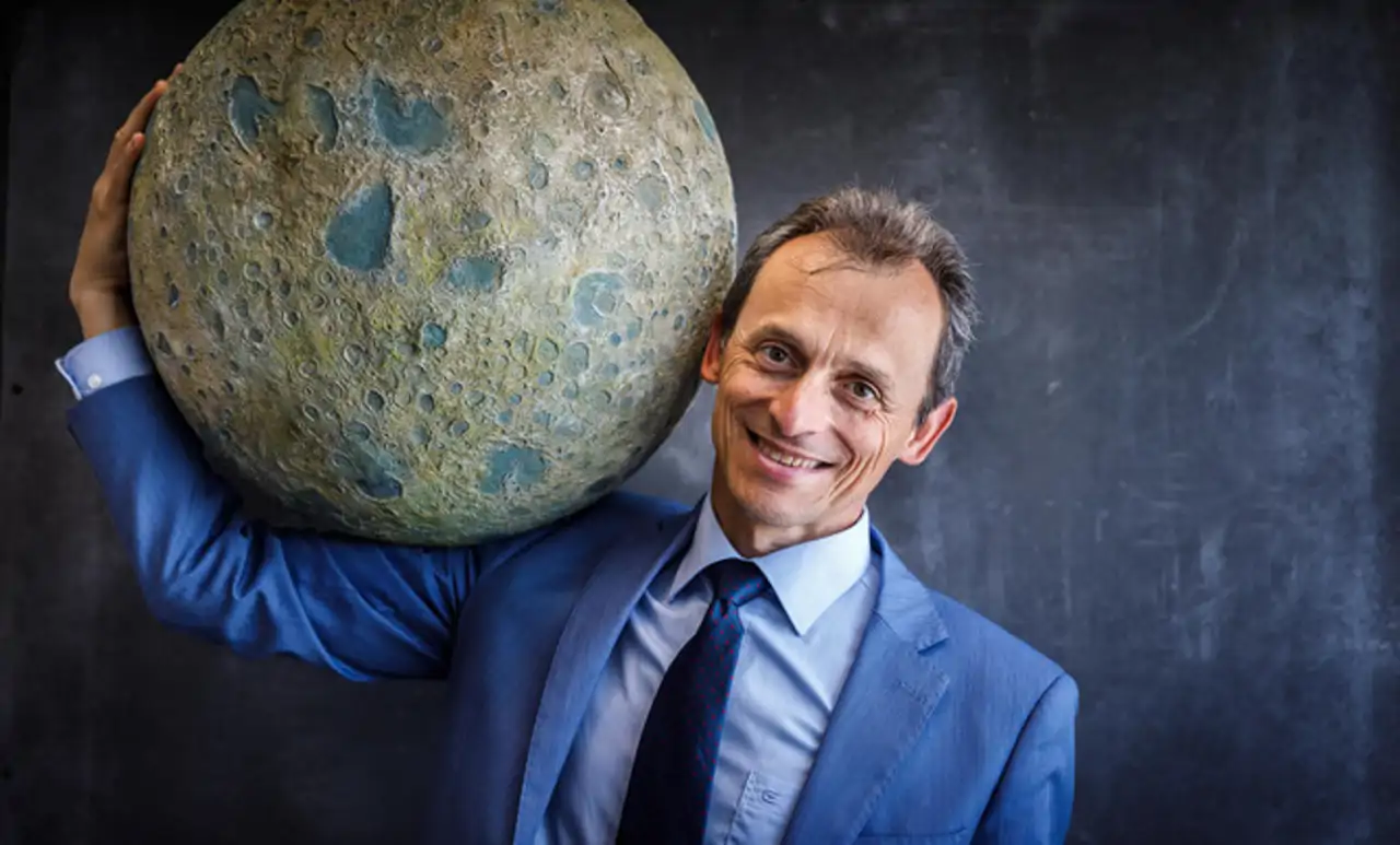 Cuando Armstrong pisó la Luna por primera vez en la Historia, Pedro Duque apenas tenía 6 años.