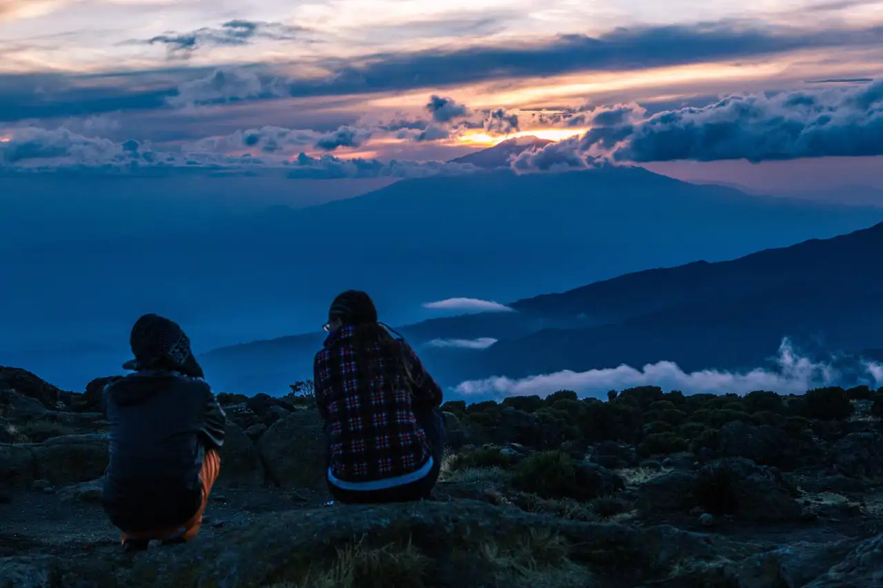 23-hikers-watch-sunset-at-shira-camp-3850-meters-on-machame-route-of-mount-kilimanjaro-tanzania-li-jing-xinhua-landov-co_72dcca8b_250615222938_1280x853.webp