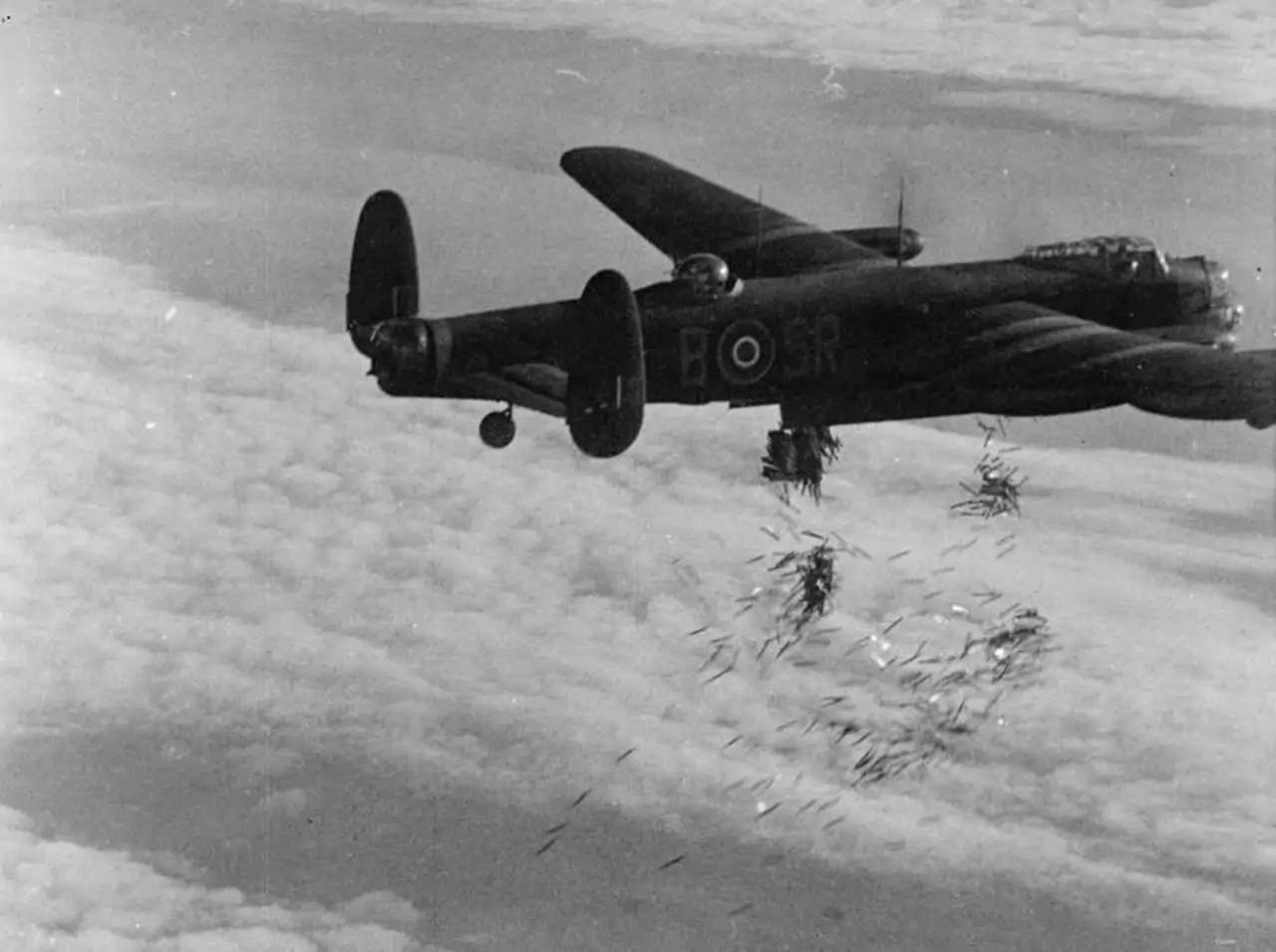 lancaster-sr-b-drops-window-cl-1405_7fd554e2_250723232457_1280x955.webp