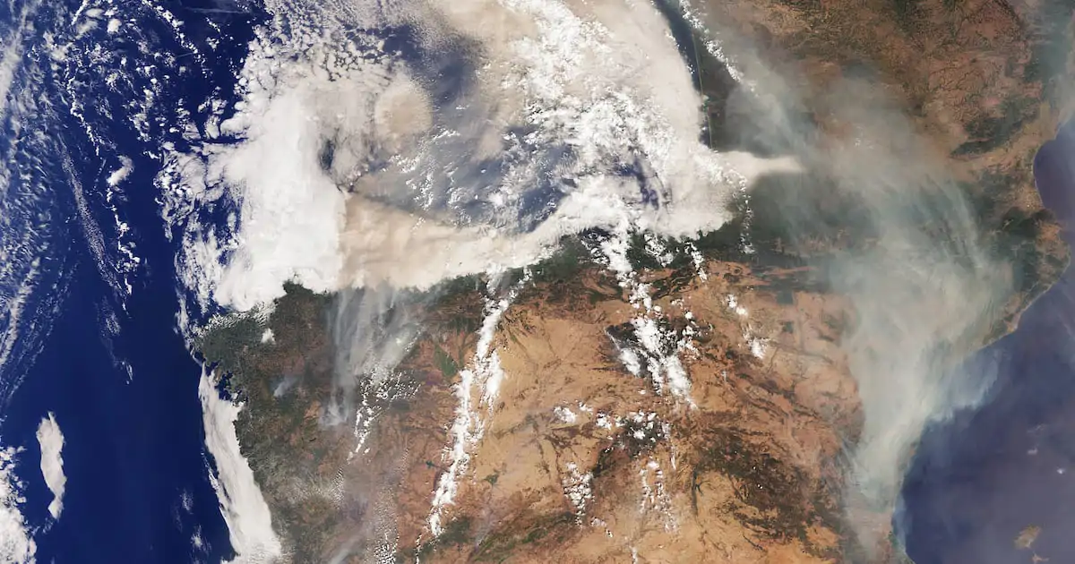 Así se ven los grandes incendios forestales de España desde el espacio