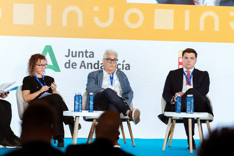 Imágenes de la conferencia de Turismo Regenerativo del Sun&Blue