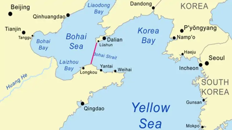 La línea roja indica el camino que recorrerá el tren en su paso por el estrecho de Bohai