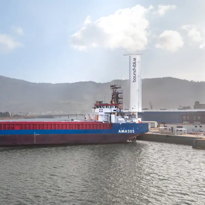 España instala este gigantesco aparato en un navío: su objetivo es reducir la contaminación marítima