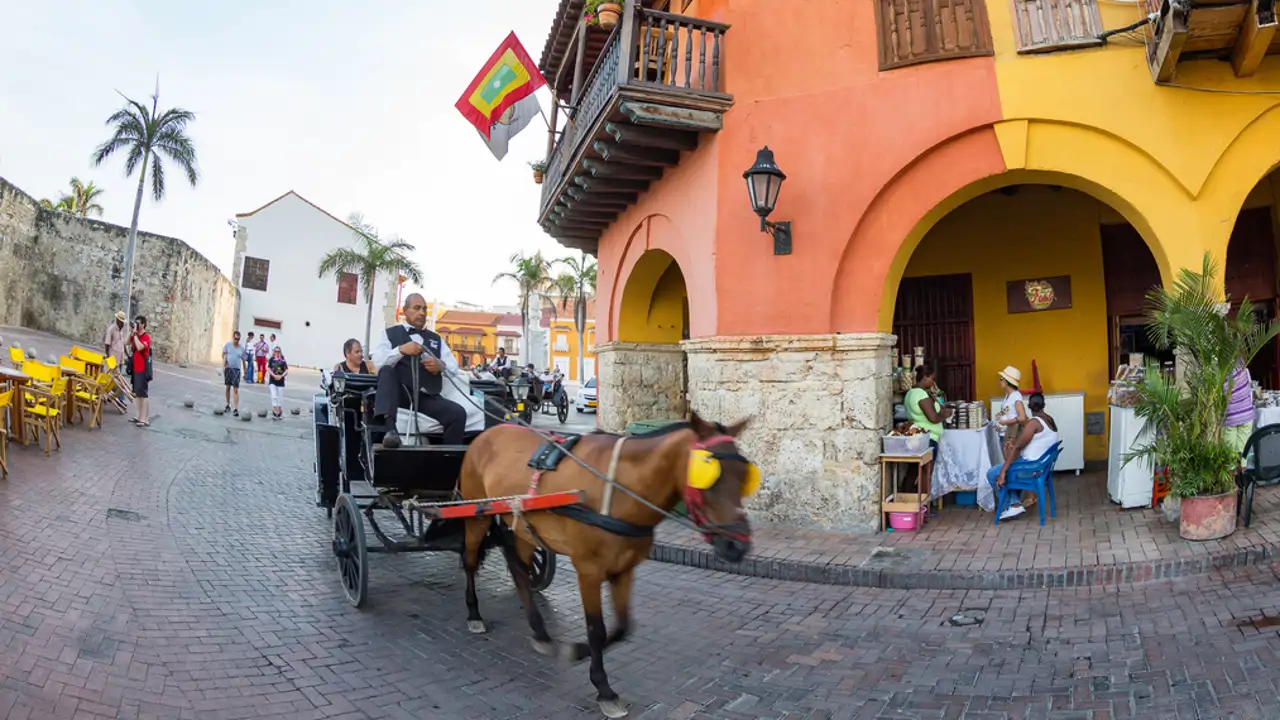 Avance histórico en Cartagena de Indias: adiós a los carruajes tirados por caballos