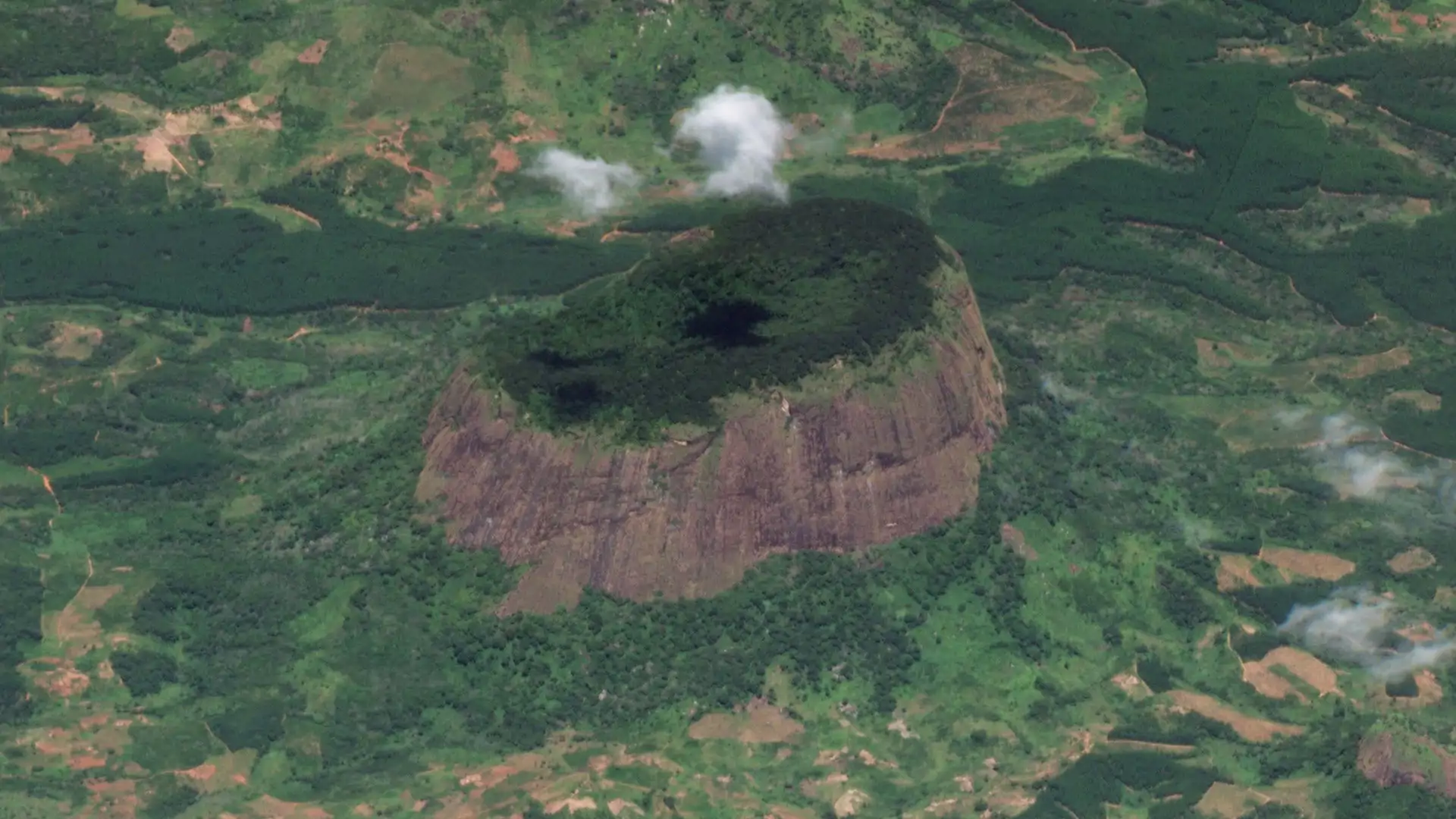 mount-lico-mozambique-march-15-2020-skysat-cropped_6968328b_260116143527_1920x1080.webp
