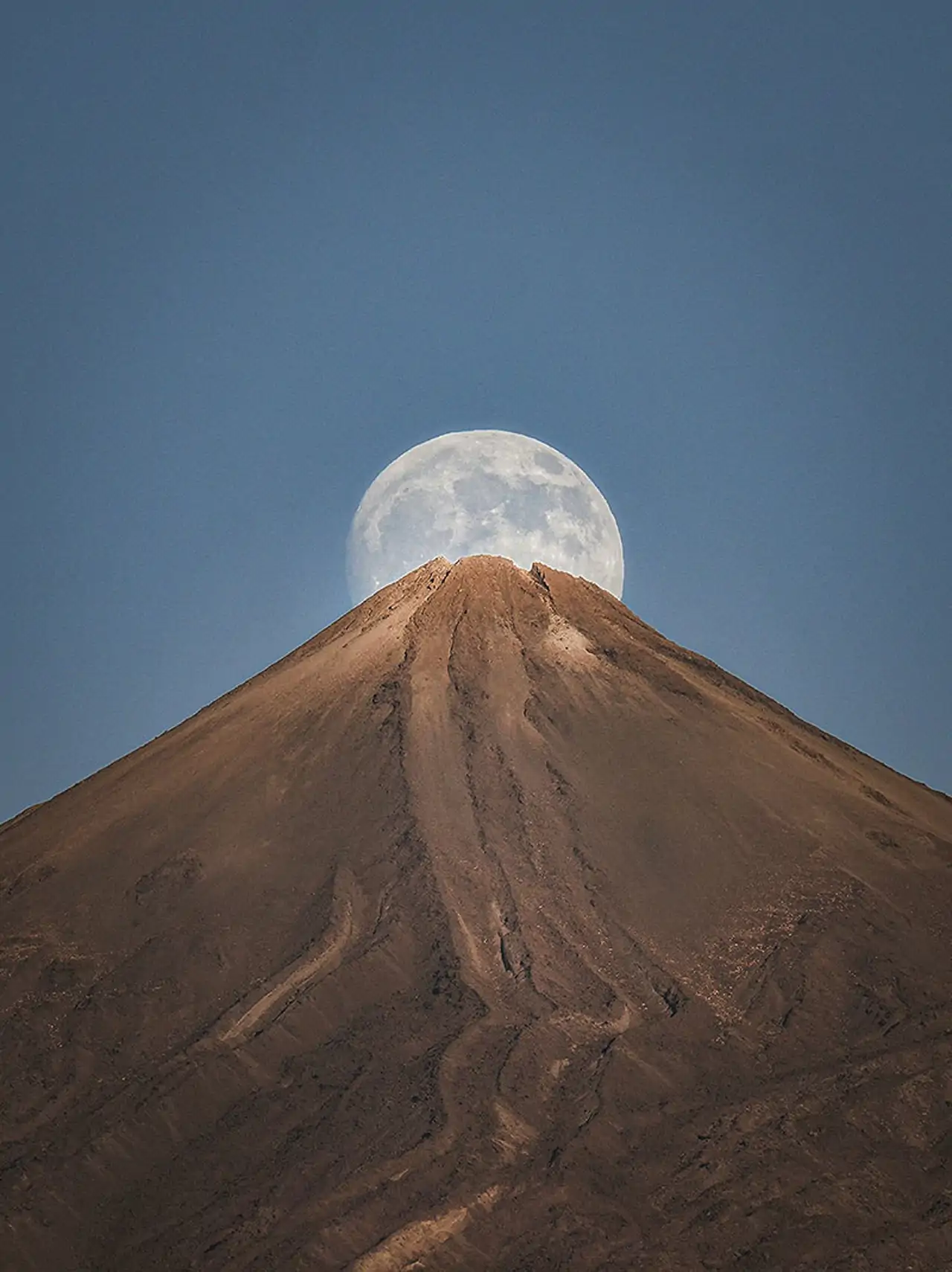 luna-tenerife-teide_fa44cbec_260224152221_1280x1710.webp