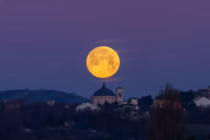 la-luna-manda-en-mayo_8feabfe8_260508114338_800x532.webp