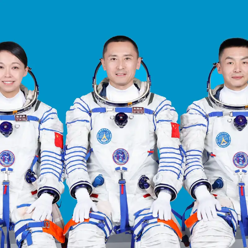 Astronautas misión Shenzhou 23