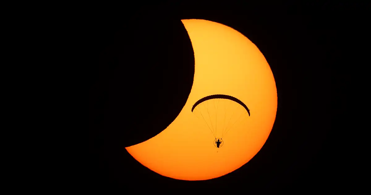 Expert Astrophotographer Shares First Total Eclipse Photo Aboard Flight