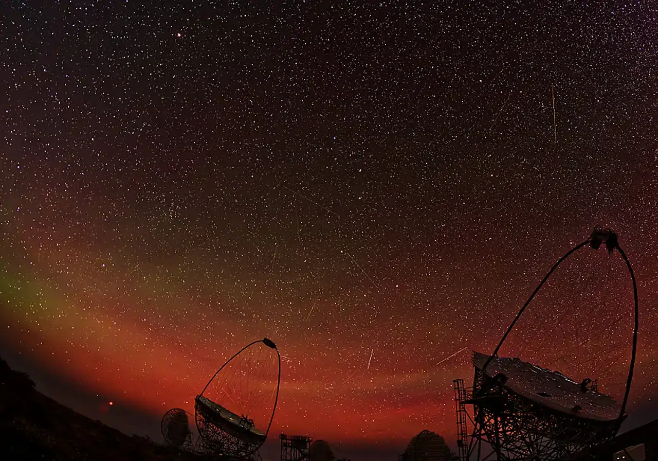 una-luz-que-ha-viajado-8000-millones-de-anos_90d9f241_260828105515_1280x896.webp