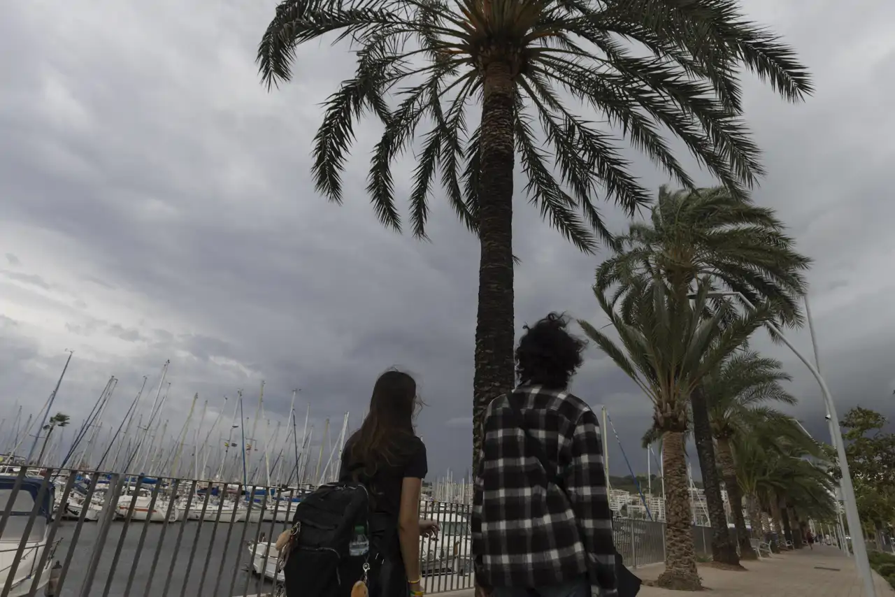 Los suelos saturados y los cauces desbordados aumentan el riesgo de nuevas inundaciones.